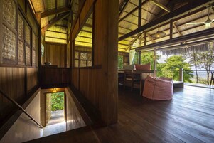 Private Bay View VILLA | In-room safe, free WiFi, bed sheets