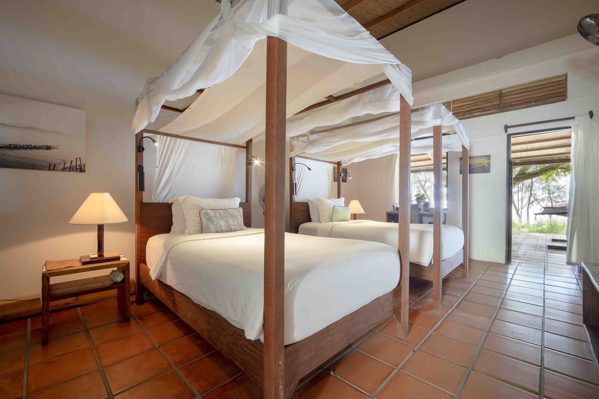 Superior Sea View VERANDA - Twin - bedroom | 1 bedroom, in-room safe, free WiFi, bed sheets