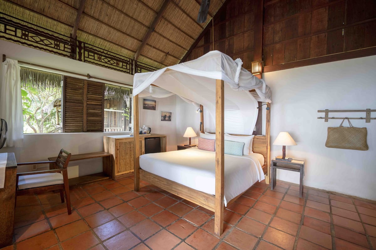 Superior Sea View FISHERMAN Bungalow - 1 double bed & 1 single bed | 1 bedroom, in-room safe, free WiFi, bed sheets
