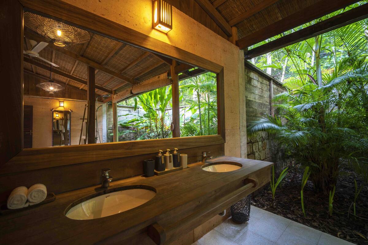 private bay view villa | bathroom | shower, free toiletries, hair dryer, slippers