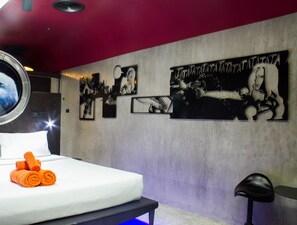 迷你吧、客房内保险箱、特色装修、办公桌