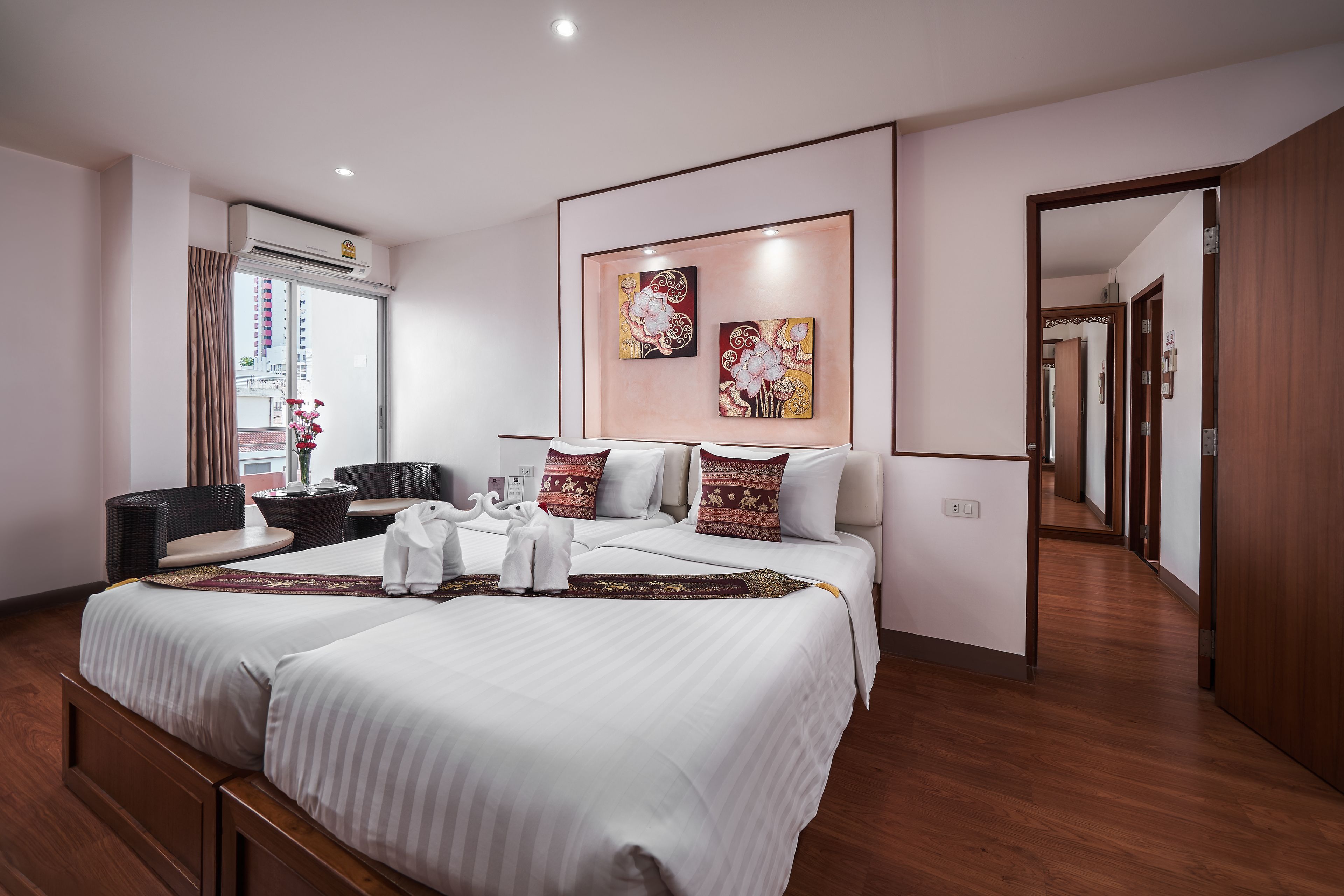 Desk, free WiFi, bed sheets