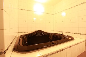 Jetted tub