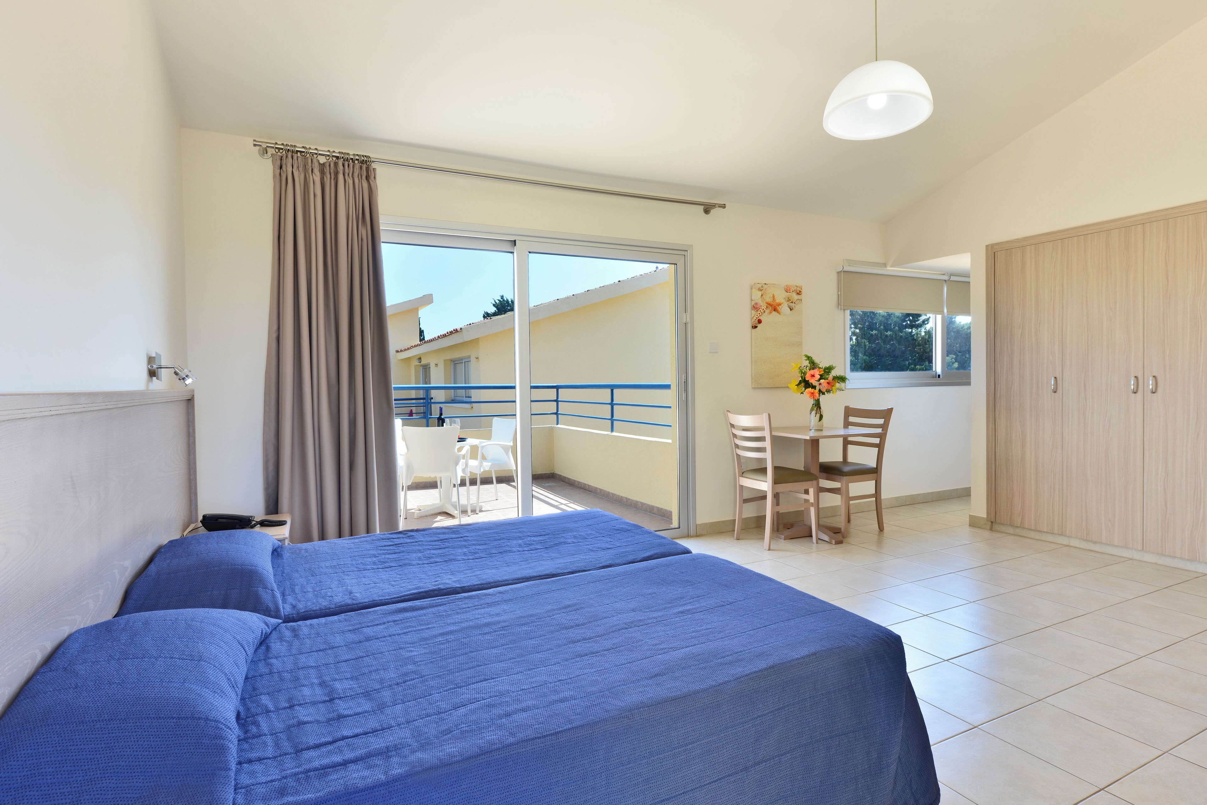 Colchones con pillow-top y tabla de planchar con plancha 