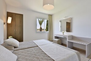 Pillow-top beds, iron/ironing board - Makronisos Village  (Ayia Napa)