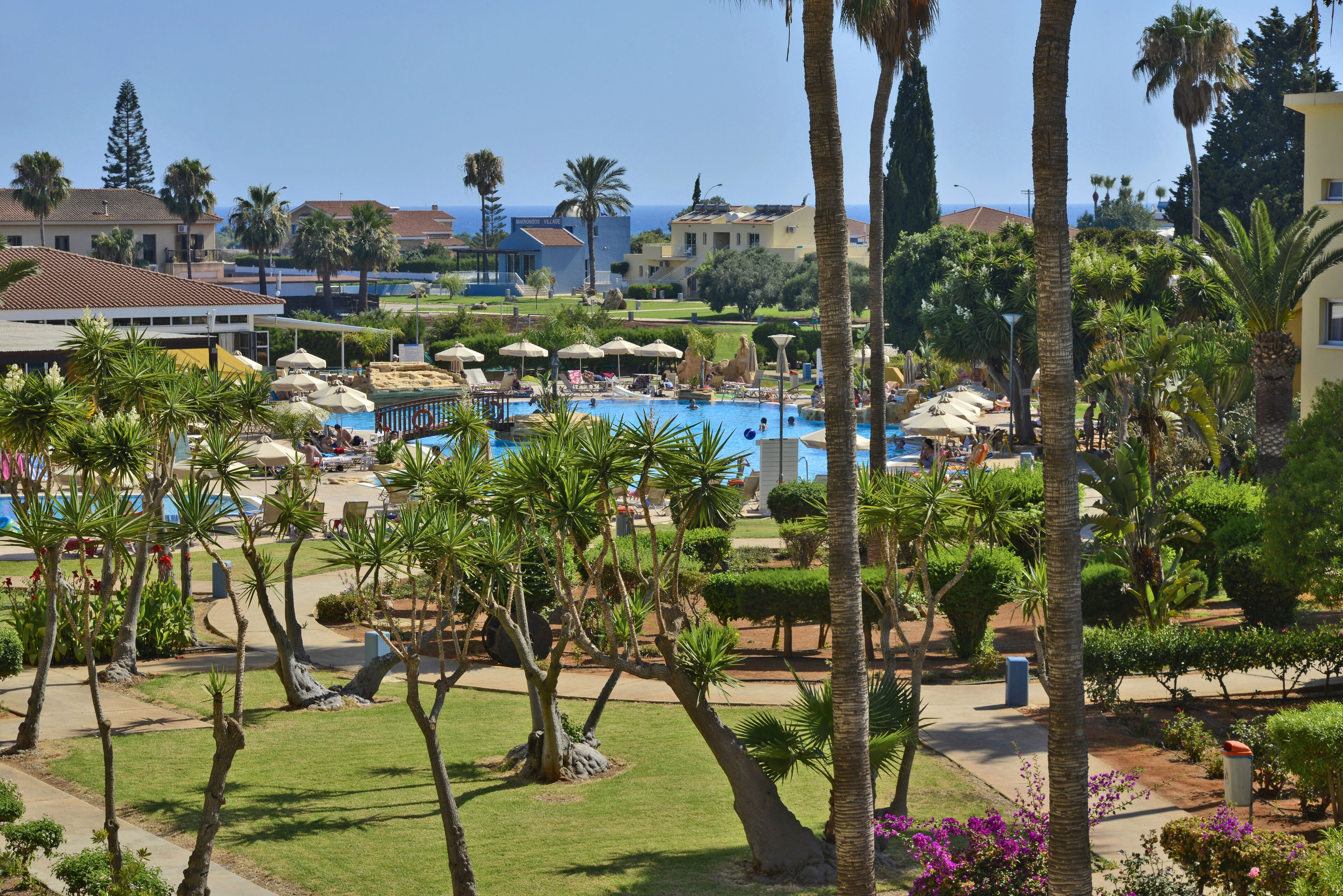 Außenpool, geöffnet von 10:00 Uhr bis 18:00 Uhr, Sonnenschirme