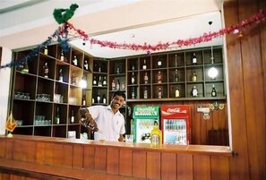 Bar (on property) - Hotel Lagoon Paradise (Negombo)