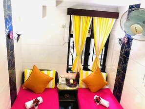 Standard Twin Room (Private Bathroom) - Delta Lounge (Kowloon)