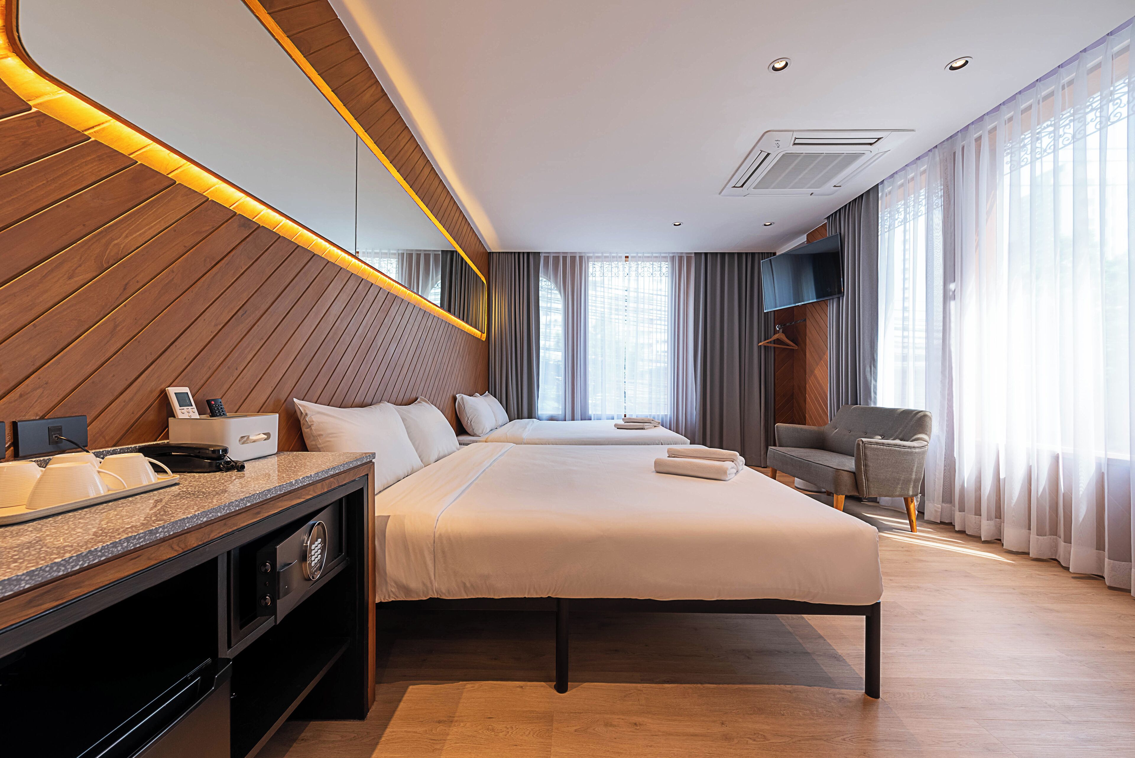 家庭四人房 | 熨斗/熨板、免费 WiFi、床单