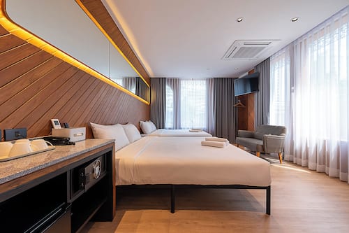 Chambre Quadruple Familiale | Fer et planche à repasser, Wi-Fi gratuit, draps fournis