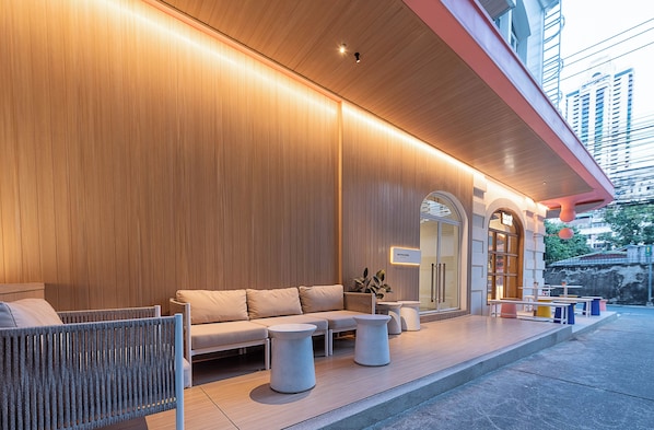 المنشأة من الخارج