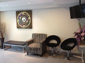 Lobby sitting area - Delight Residence (Bangkok)