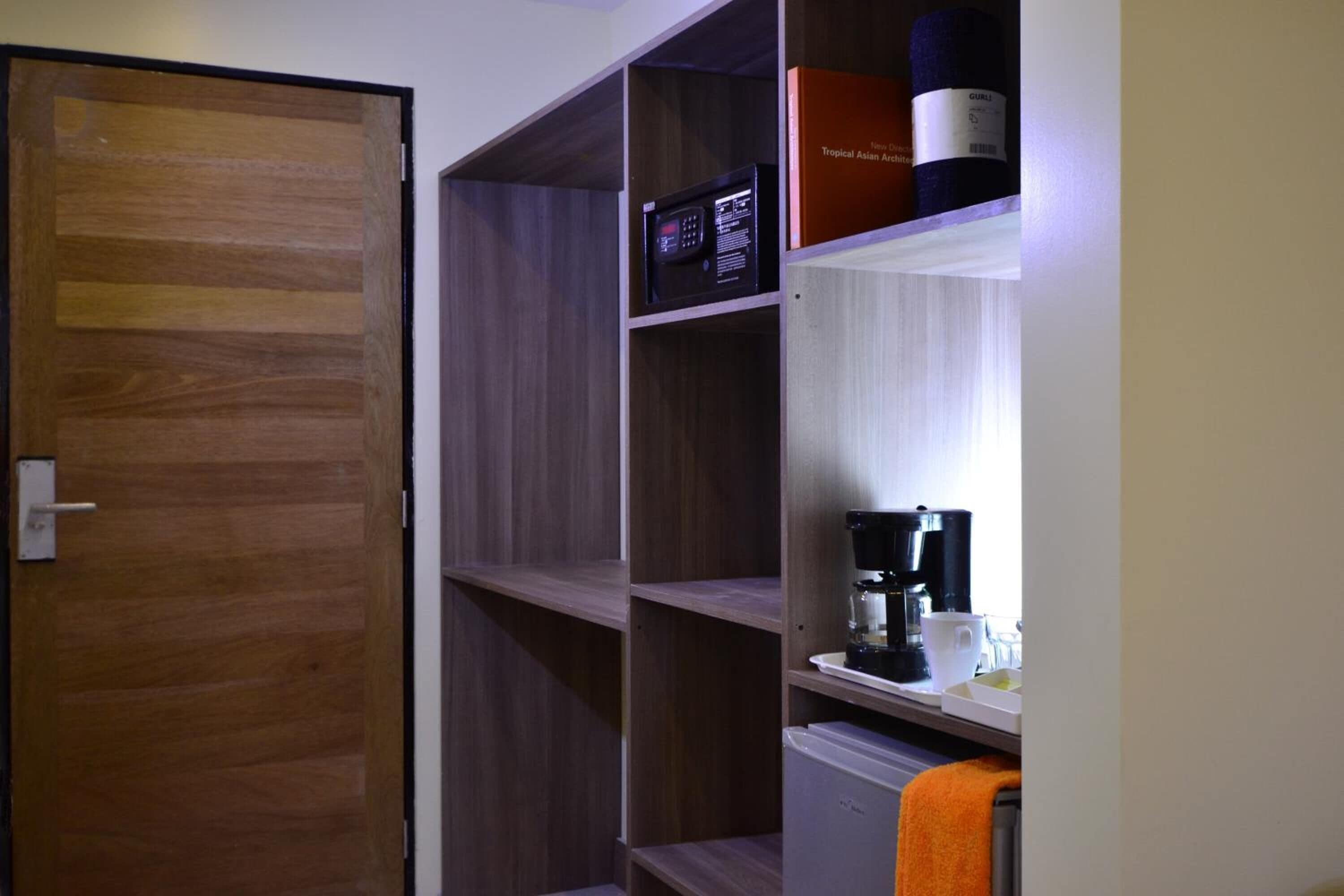 in-room safe, individually decorated, individually furnished, desk