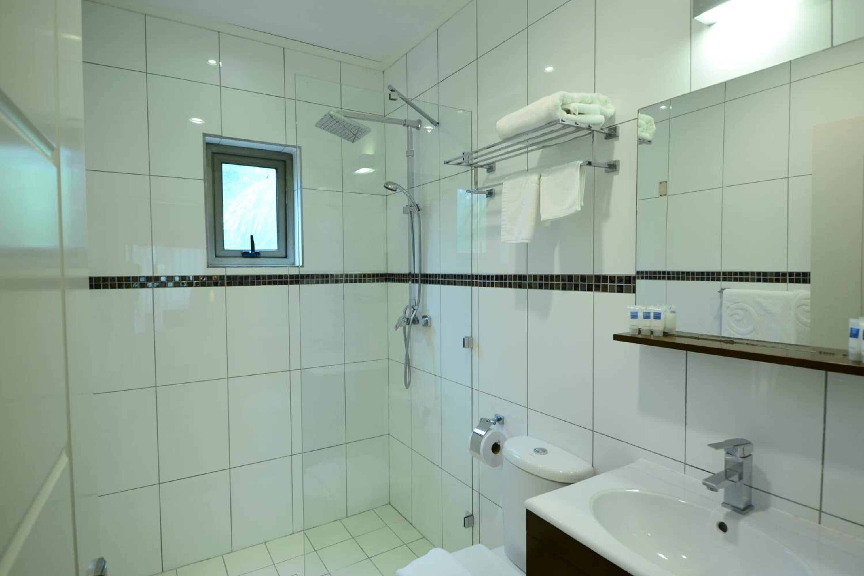 shower, free toiletries, hair dryer, towels