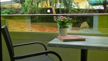 Premium-Studio, 1 King-Bett und Schlafsofa | Balkon