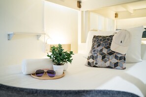 6 Bunk Beds Mixed Dorm