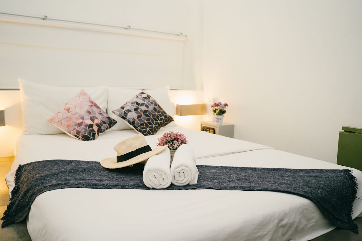 Free WiFi, bed sheets