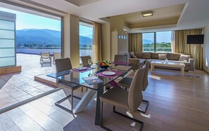 Presidential Suite | Free minibar, in-room safe, desk, blackout drapes - Cronwell Platamon Resort (Dio-Olympos)