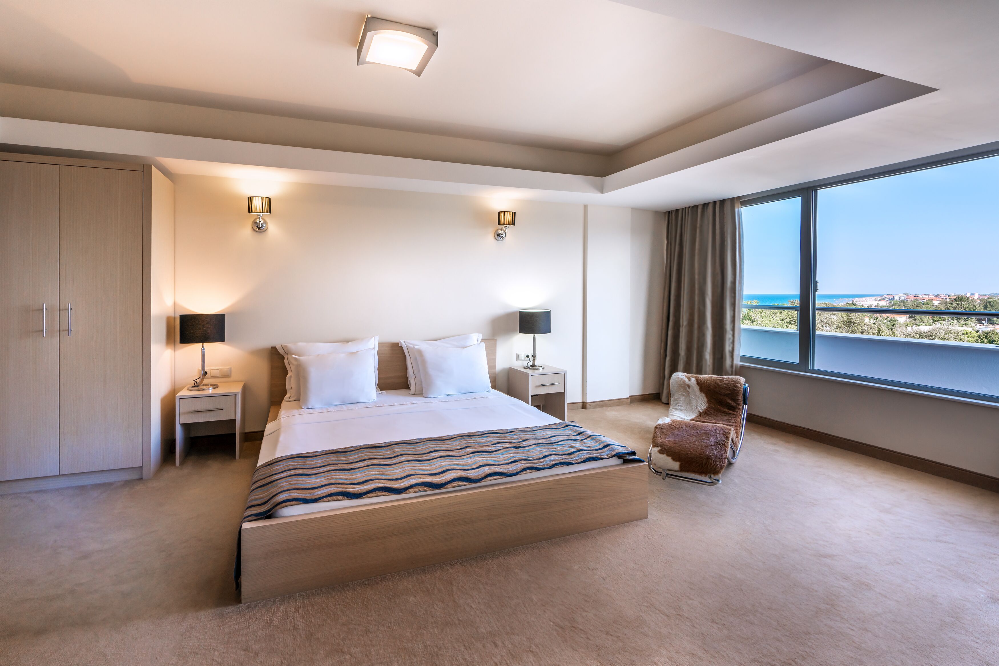 Presidential Suite | Free minibar, in-room safe, desk, blackout drapes