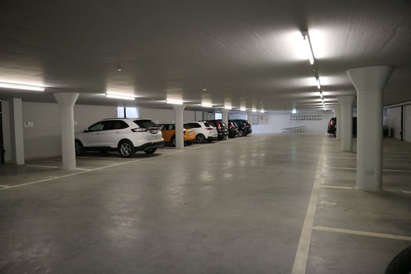 Stationnement libre-service payant (25Â CHF par nuit)