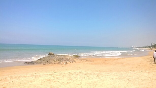 Di pantai 