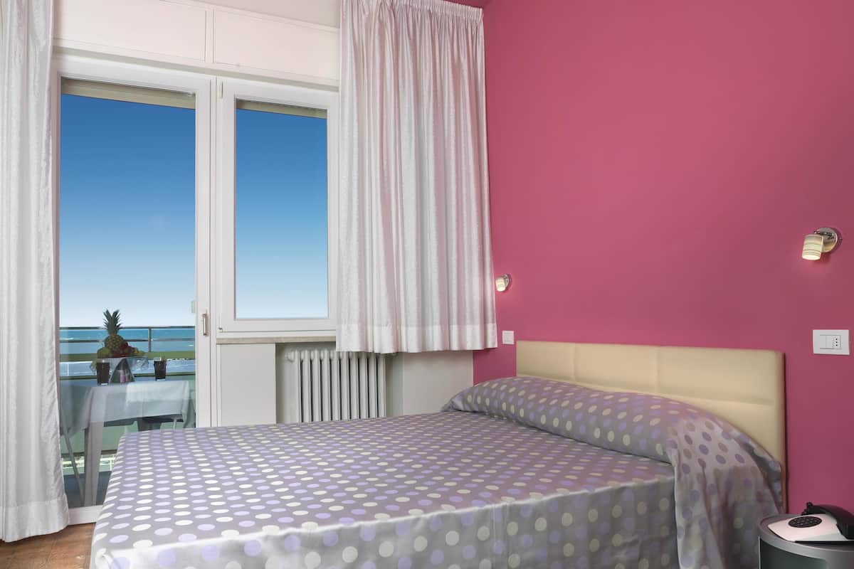 Down duvets, minibar, in-room safe, free WiFi