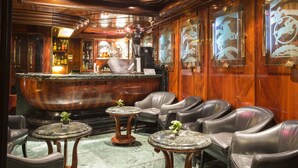 Superior Double Room, Executive Level | Bar (on property) - Suite Valadier (Rome)