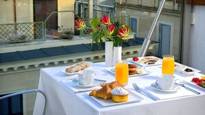 Breakfast meal - Suite Valadier (Rome)