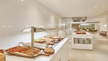 2 restaurants, breakfast, dinner served; international cuisine