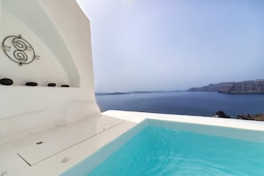 Jetted bathtub - Liakada Oia Suites (Santorini)