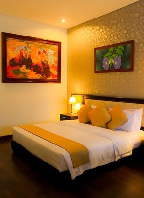 Premium bedding, in-room safe, rollaway beds, free WiFi - Hotel New Ayuda Puncak (Cisarua)