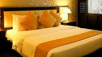 Premium bedding, in-room safe, rollaway beds, free WiFi
