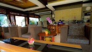 Lobby sitting area - New Ayuda Puncak Hotel (Megamendung)