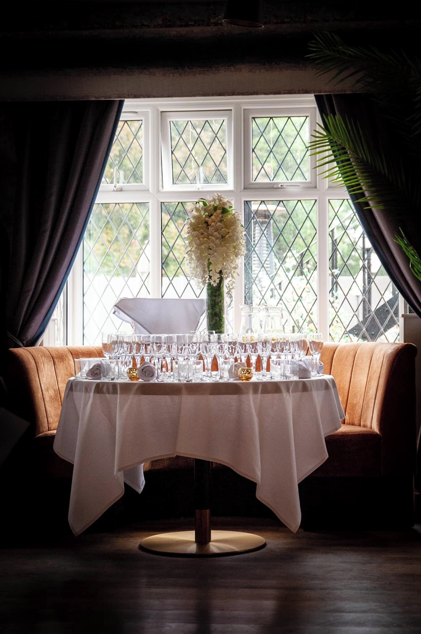 Lunch and dinner served, British cuisine