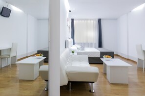Superior Double Room | Desk, blackout drapes, iron/ironing board, bed sheets - Boutique Urban Madrid Genova (Madrid)