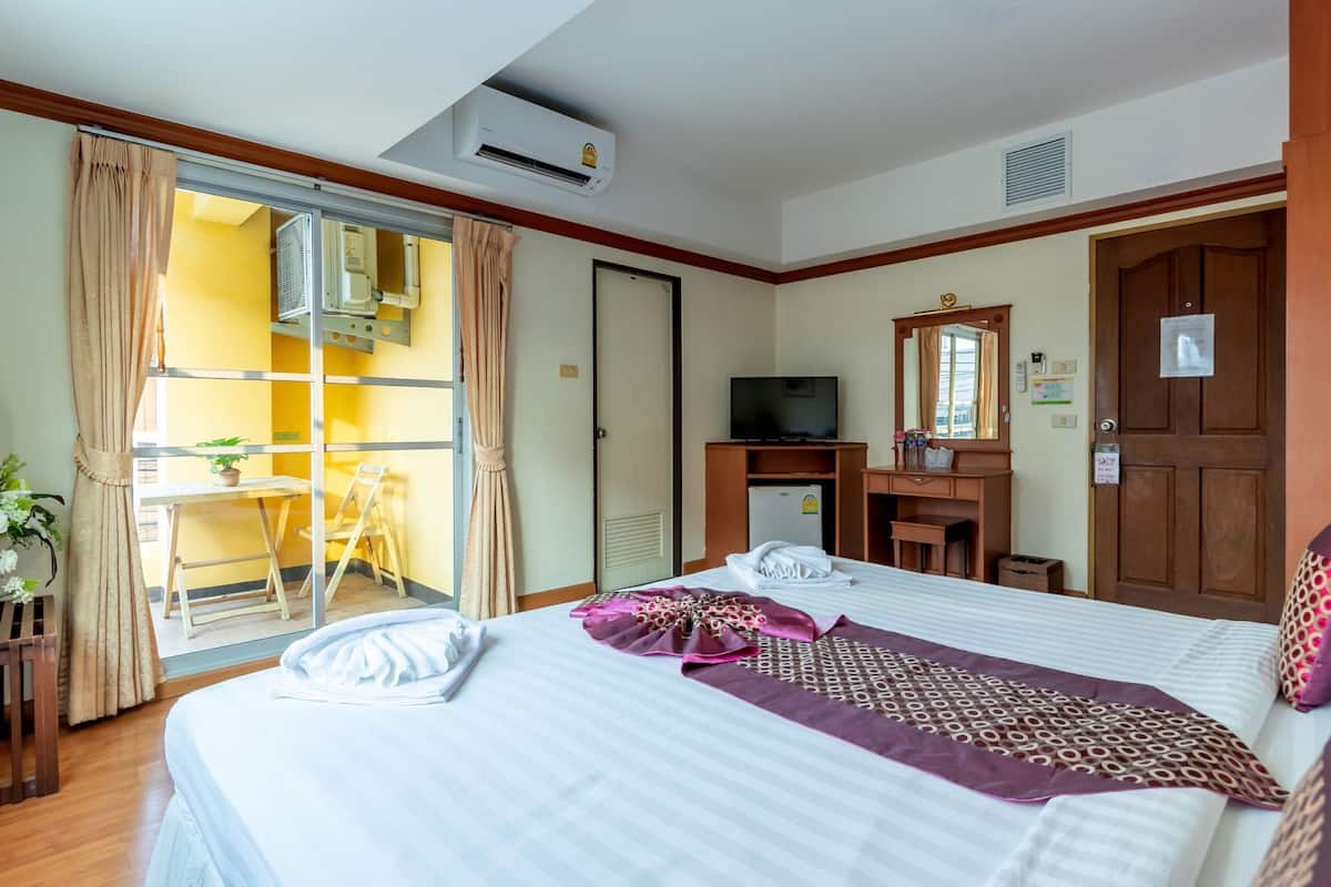 In-room safe, desk, blackout drapes, WiFi