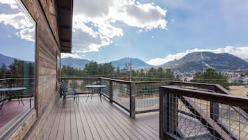 Condo Exclusive, 2 phòng ngủ, lò sưởi | 2 phòng ngủ, minibar, bàn, khu vực làm việc phù hợp cho laptop