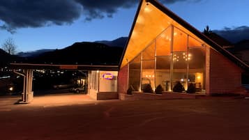 Façade de lâhĂ©bergement - soirĂ©e/nuit