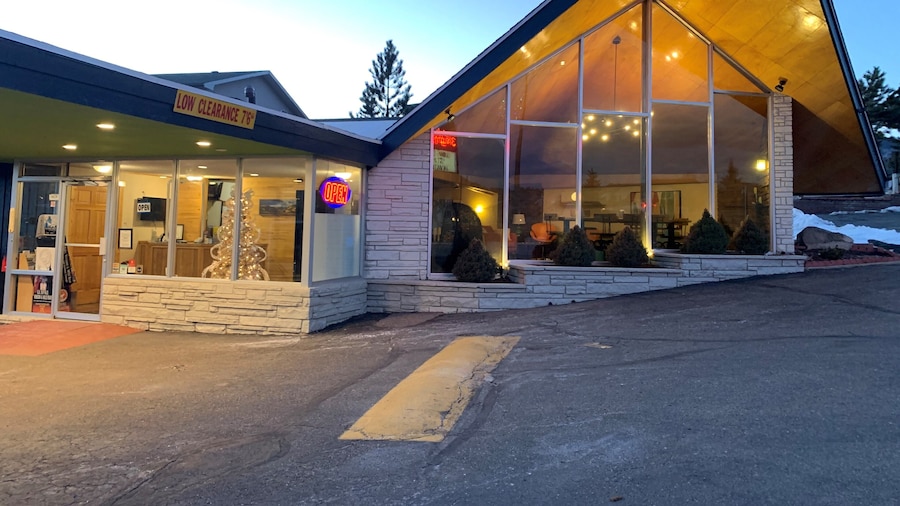 Coyote Mountain Lodge