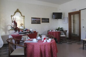 Breakfast area