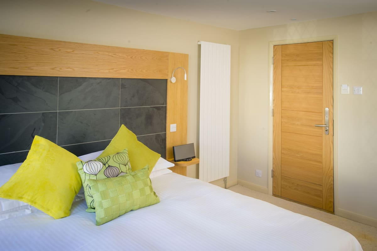 Small Double Room | In-room safe, desk, rollaway beds, free WiFi