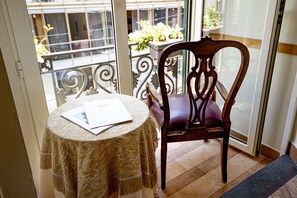 Desayuno continental (EUR 10 por persona) 