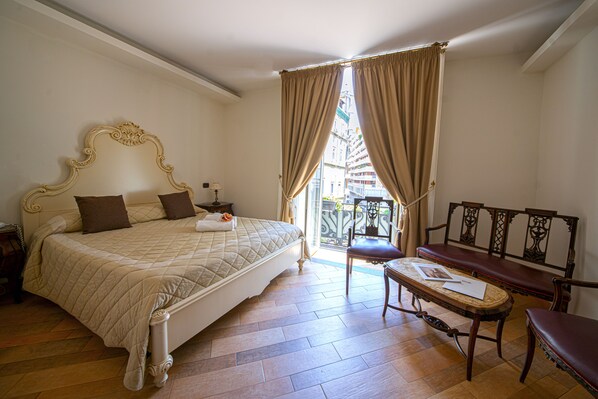 Junior Suite | Egyptian cotton sheets, premium bedding, minibar, in-room safe - Hotel Lanfipe Palace (Naples)