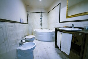 Suite | Jetted tub - Hotel Lanfipe Palace (Naples)