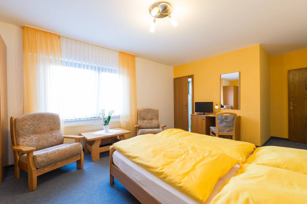 Standard Double Room | Meja, Wi-fi percuma, cadar katil