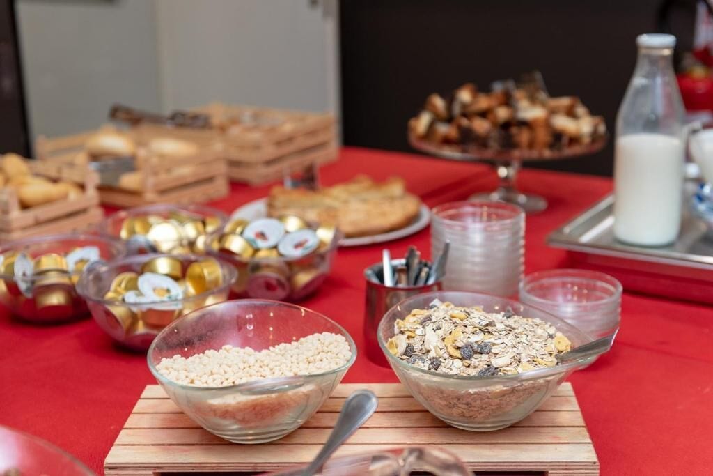 Daily continental breakfast (EUR 5 per person)