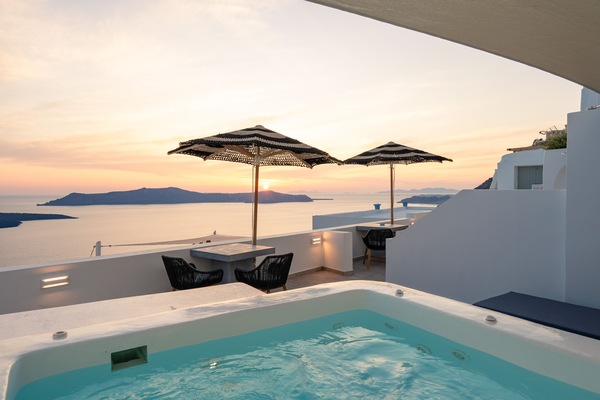 Inertia Suite with hot tub Caldera View | Beach/ocean view