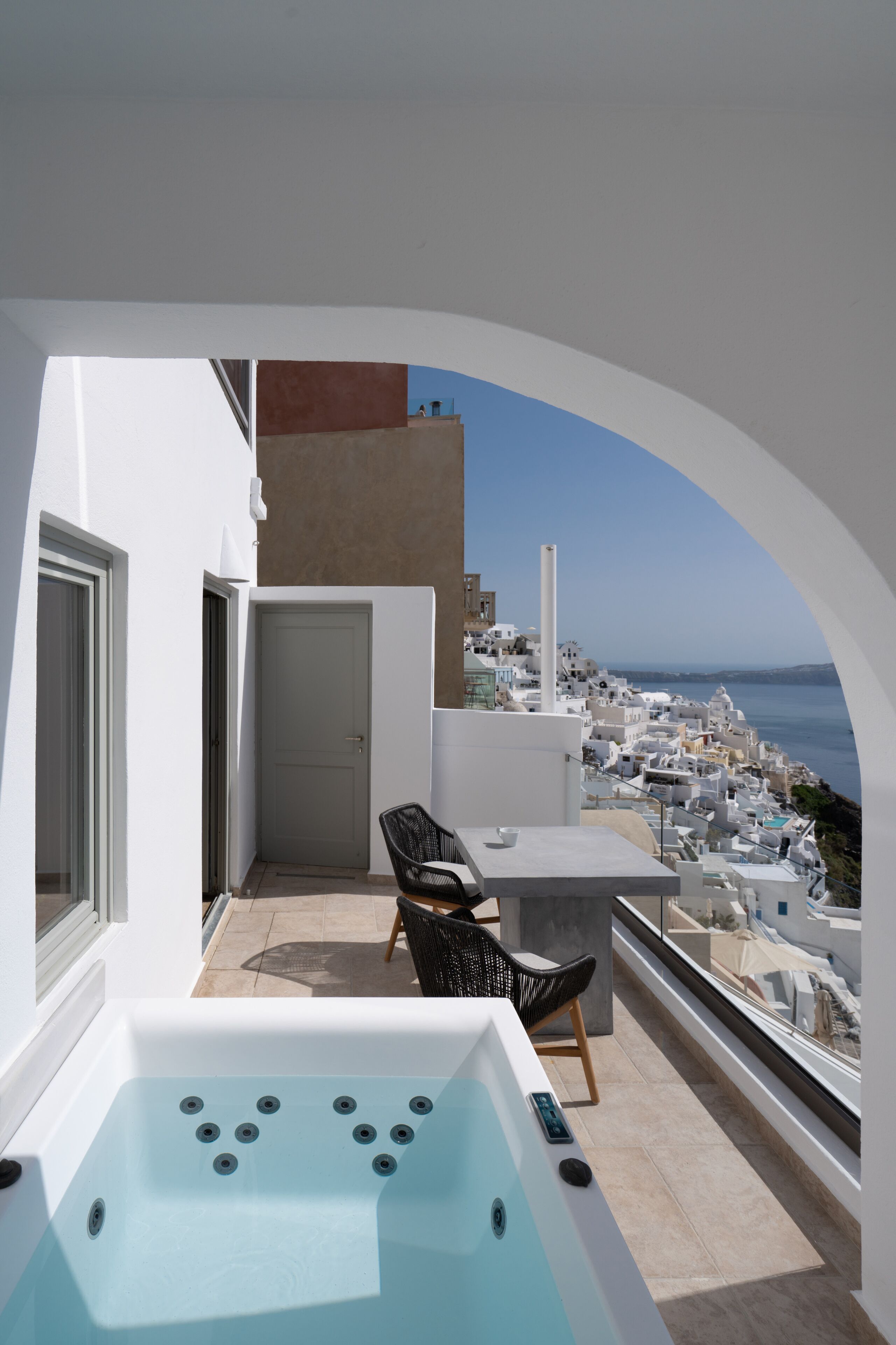 Aether Suite with hot tub Caldera View | Balcony view