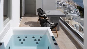 Aether Suite with hot tub Caldera View | Balcony view