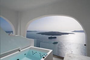 Matter Suite with hot tub Caldera View | Vue du balcon